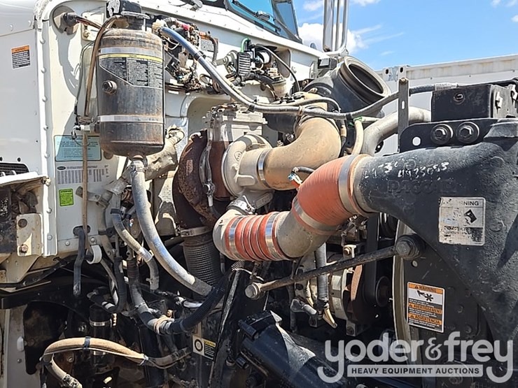 2012-peterbilt-348-image-63