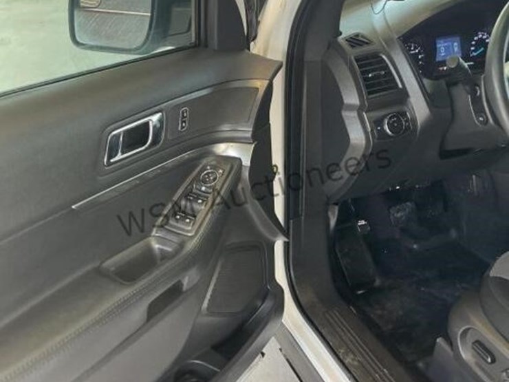 2014-ford-explorer-image-25