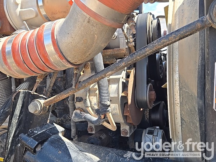 2012-peterbilt-348-image-67