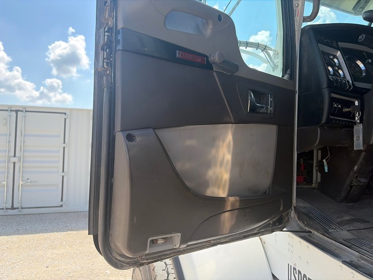 2019-kenworth-t800-image-19