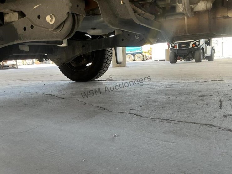 2013-ford-f550-image-25
