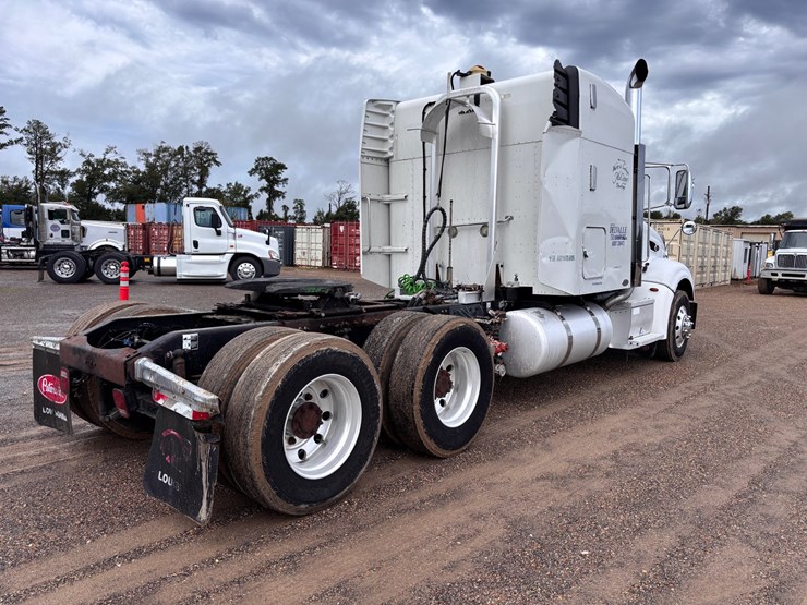 2010-peterbilt-386-image-4