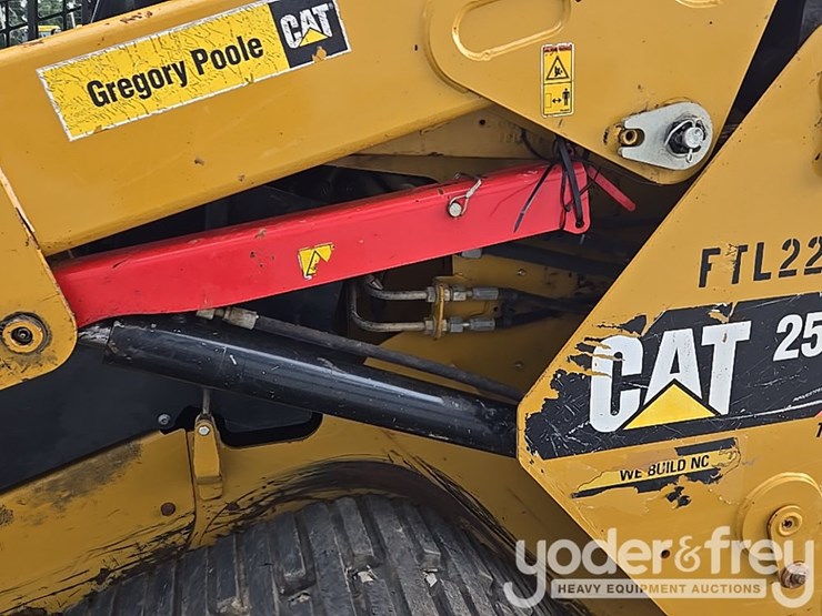2019-caterpillar-259d3-image-18