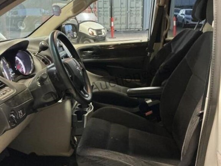 2014-dodge-grand-caravan-image-25