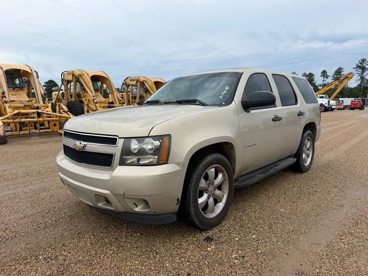 2011-chevrolet-tahoe-image-1