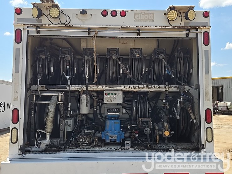 2012-peterbilt-348-image-44