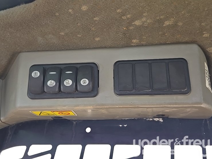 2019-caterpillar-259d3-image-29
