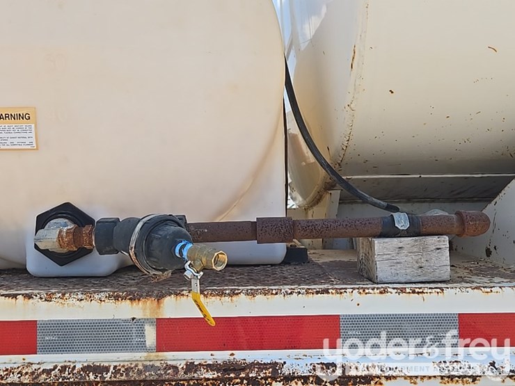 2012-peterbilt-348-image-30