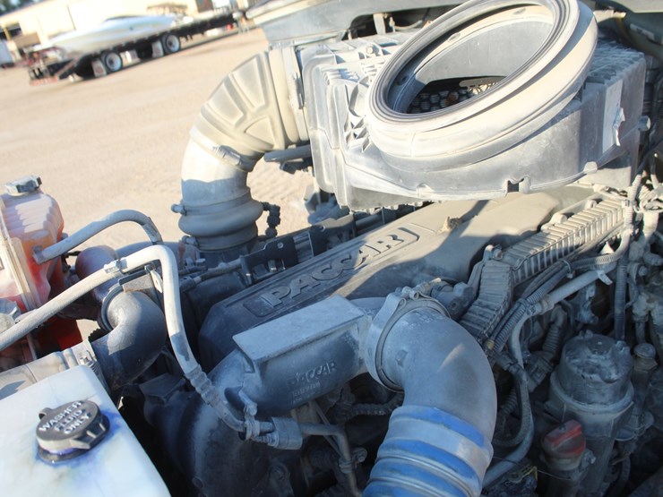 2015-kenworth-t880-image-18