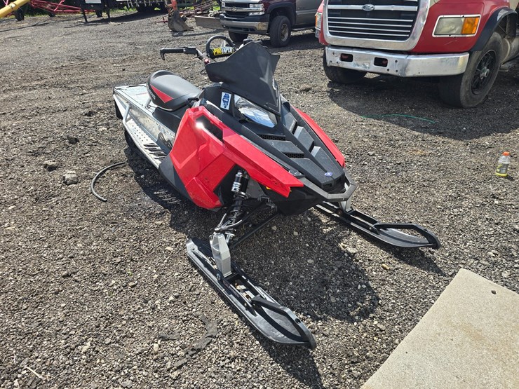 #697-•-polaris-switchback-snow-mobile-image-7