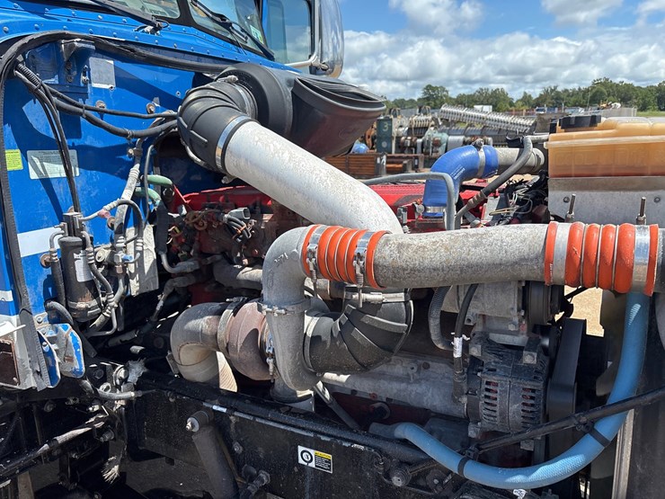 2010-peterbilt-386-image-18