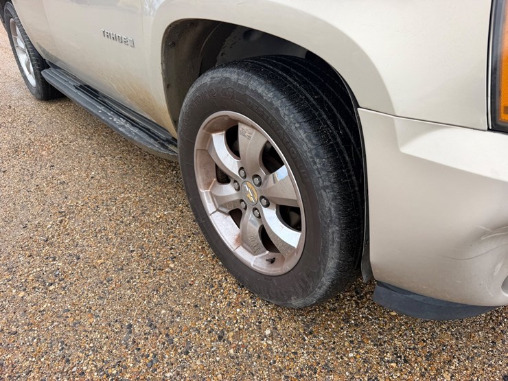 2011-chevrolet-tahoe-image-7