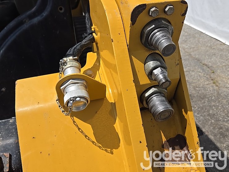 2021-caterpillar-259d3-image-17