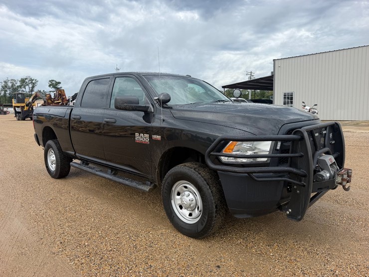 2015-dodge-ram-2500-image-2
