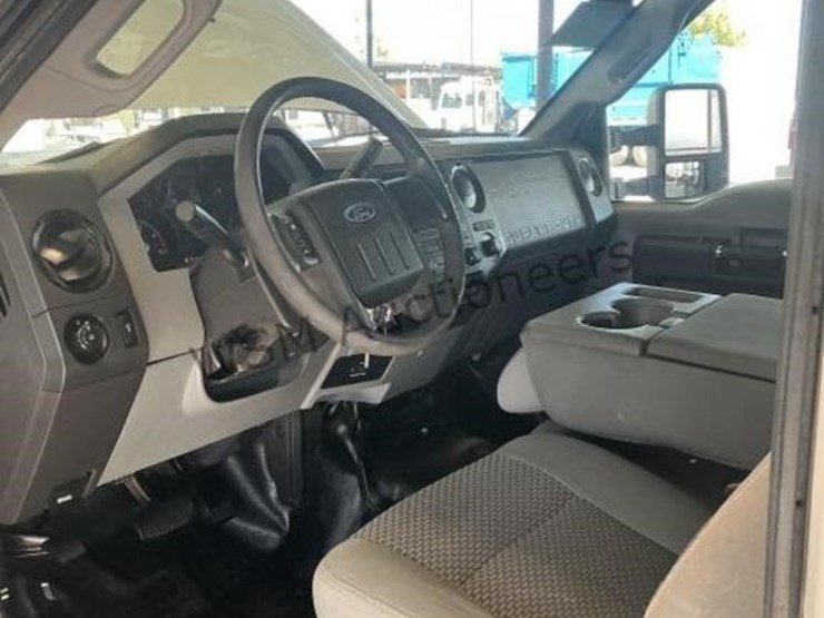 2013-ford-f550-image-23