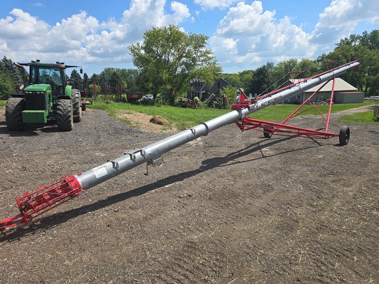 #686-•-2023-hutchinson-wrx-10-61-auger-image-1