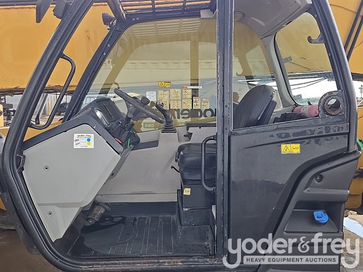 2015-caterpillar-tl1055d-image-49