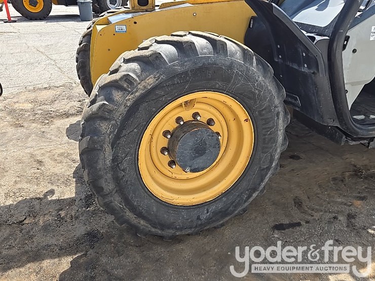 2016-caterpillar-tl943d-image-9