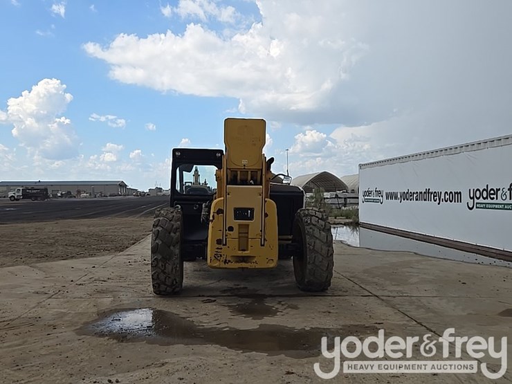 2015-caterpillar-tl1055d-image-4