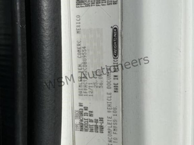 2012-freightliner-m2-106-image-24