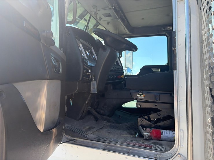 2019-kenworth-t800-image-18