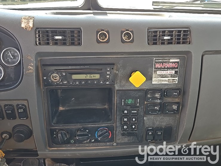 2012-peterbilt-348-image-77