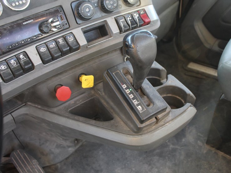 2015-kenworth-t880-image-10