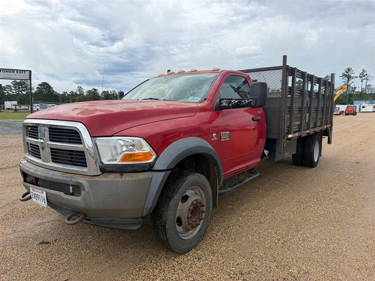 2010-dodge-ram-5500-image-1