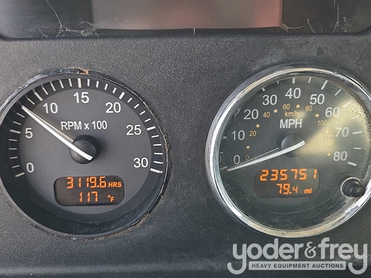 2012-peterbilt-348-image-83