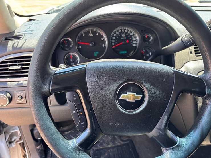 2011-chevrolet-tahoe-image-11