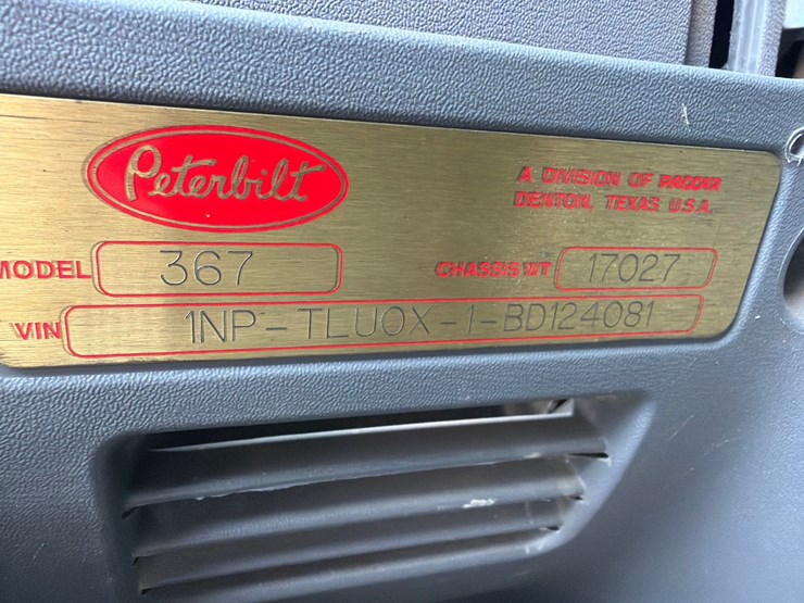 2011-peterbilt-367-image-34