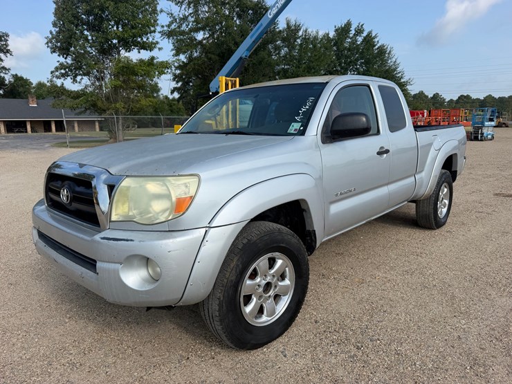 2005-toyota-tacoma-image-1