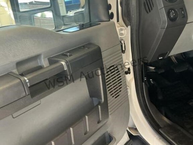 2013-ford-f550-image-24