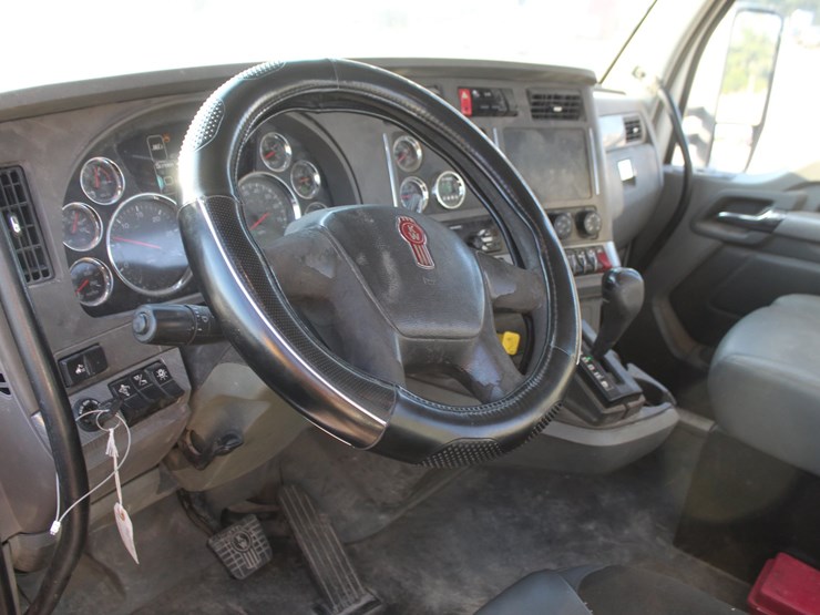 2015-kenworth-t880-image-9