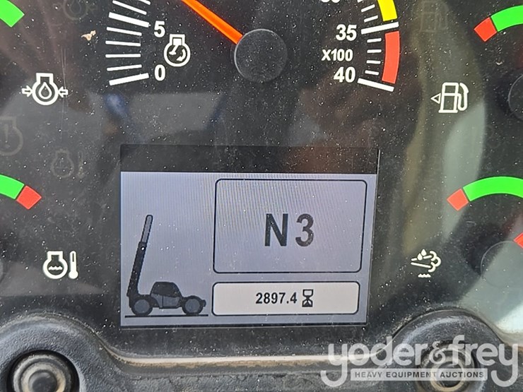 2015-caterpillar-tl1055d-image-58