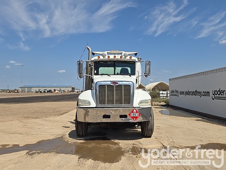 2012-peterbilt-348-image-8