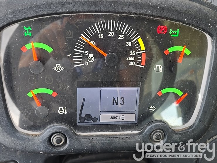 2015-caterpillar-tl1055d-image-57