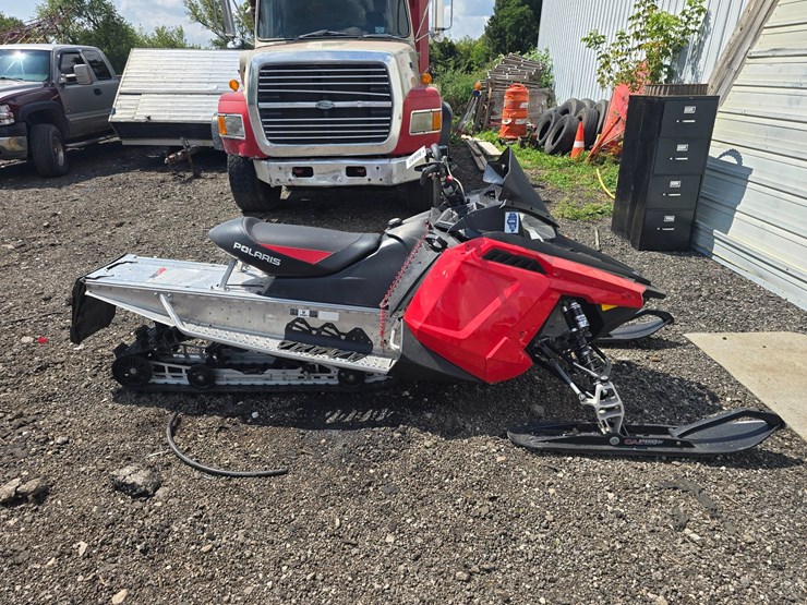 #697-•-polaris-switchback-snow-mobile-image-6