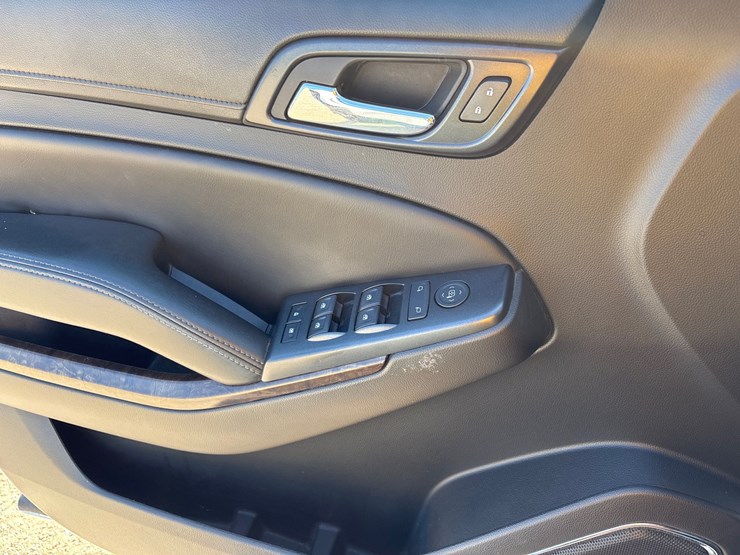 2017-chevrolet-tahoe-image-11