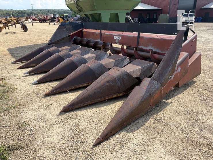 case-ih-1063-image-1