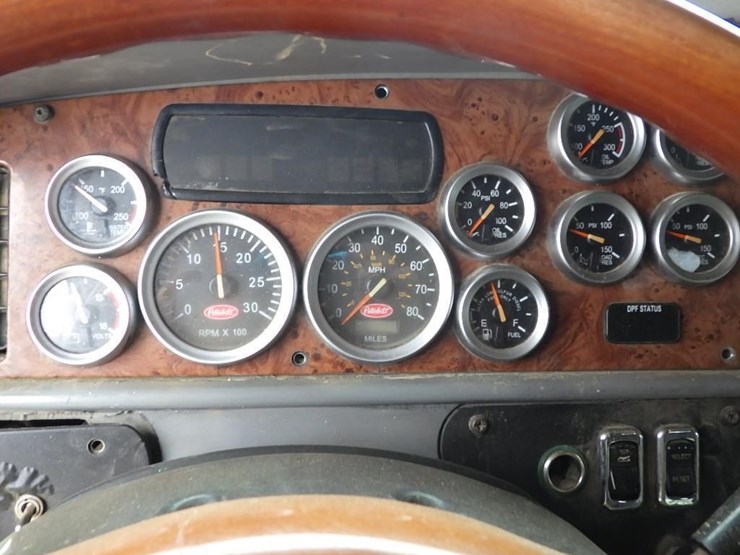 2009-peterbilt-387-image-56