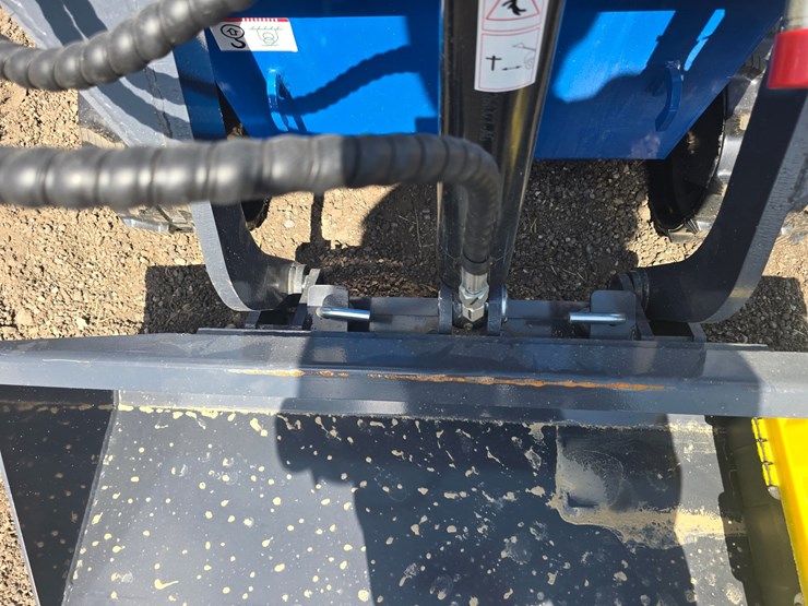 #688-•-zjg-zj-380-mini-skid-steer-image-9