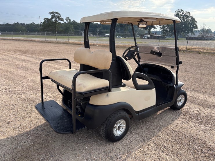 #90-•-club-car-image-3