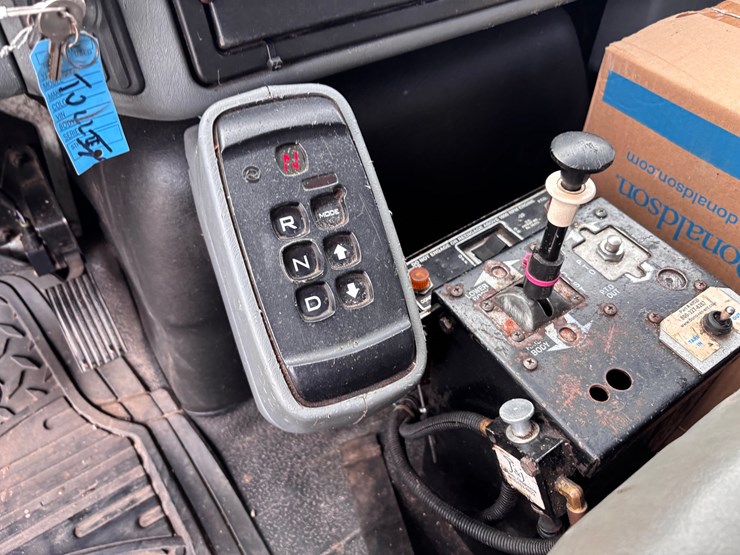 international-7400-image-14
