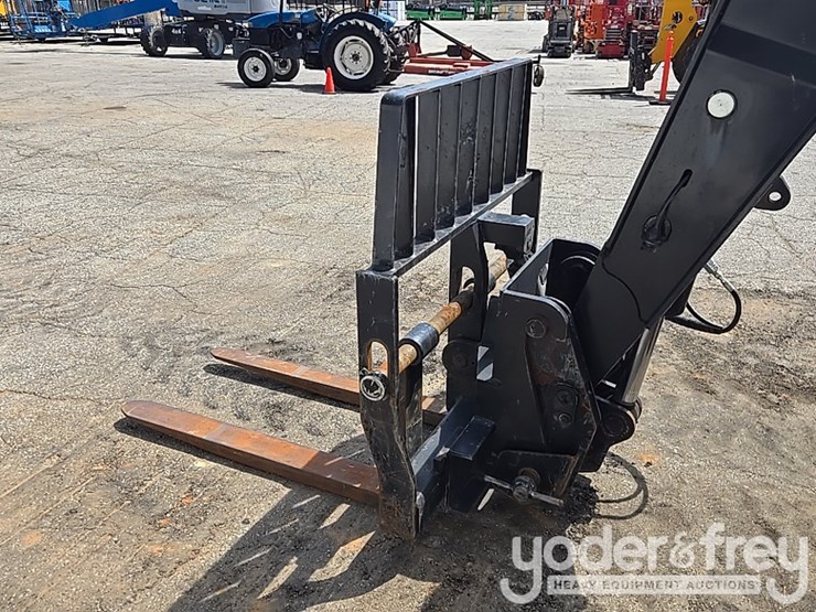 2016-caterpillar-tl943d-image-15
