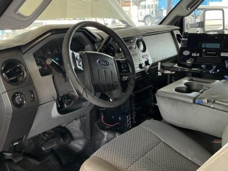 2015-ford-f550-image-24
