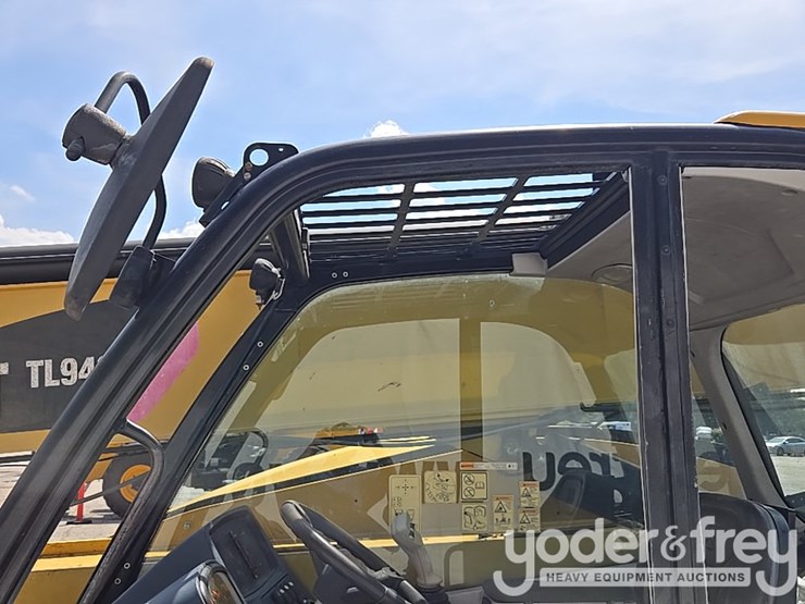 2016-caterpillar-tl943d-image-17