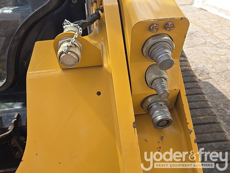 2022-caterpillar-279d3-image-21
