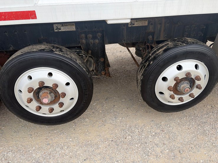 2011-peterbilt-367-image-16