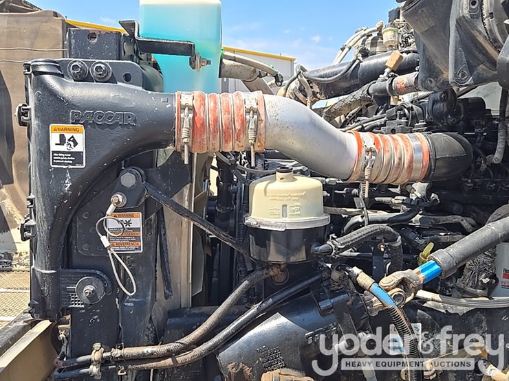 2012-peterbilt-348-image-58